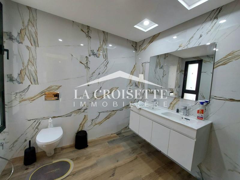 Triplex S+4 avec jardin et piscine à Gammarth